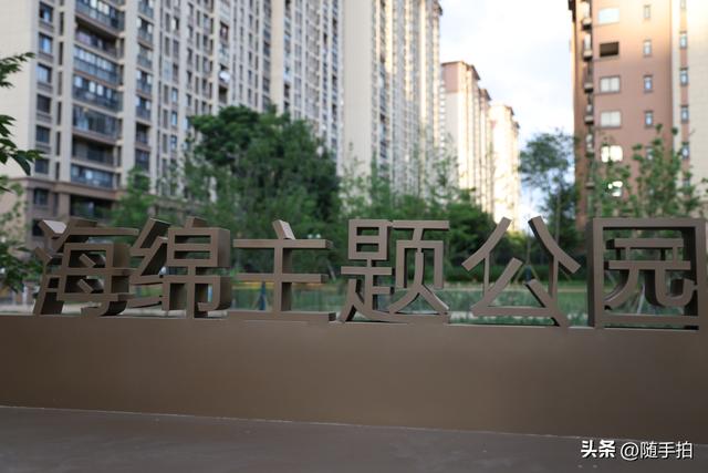 实拍江苏苏州昆山花桥梅浦河海绵城市公园，“会呼吸”的绿地