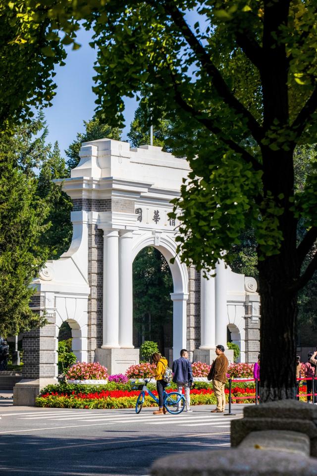 北京最被低估的赏秋地，一定是庄重又典雅清华大学