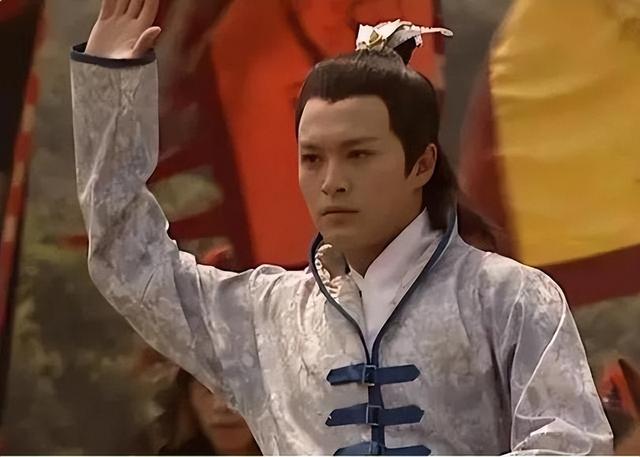 落地的凤凰不如鸡！为养家糊口沦落到景区卖艺，这4位明星太可惜