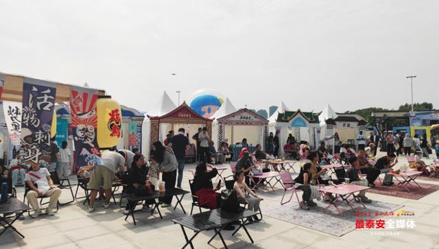 品美酒、尝美食，赏风情展演……天平湖畔摆起环球市集，足不出泰邂逅20多国奇妙之旅