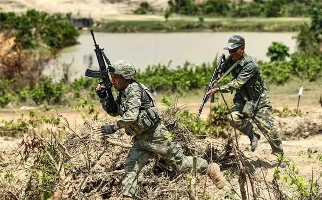 老挝加入战场，大批柬埔寨士兵被缴械，洪森陷入“四面楚歌”境地
