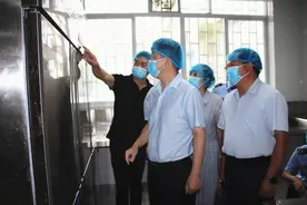 广元市市场监管局领导带队督导市区中小学食堂食品安全“四不两直”工作图片