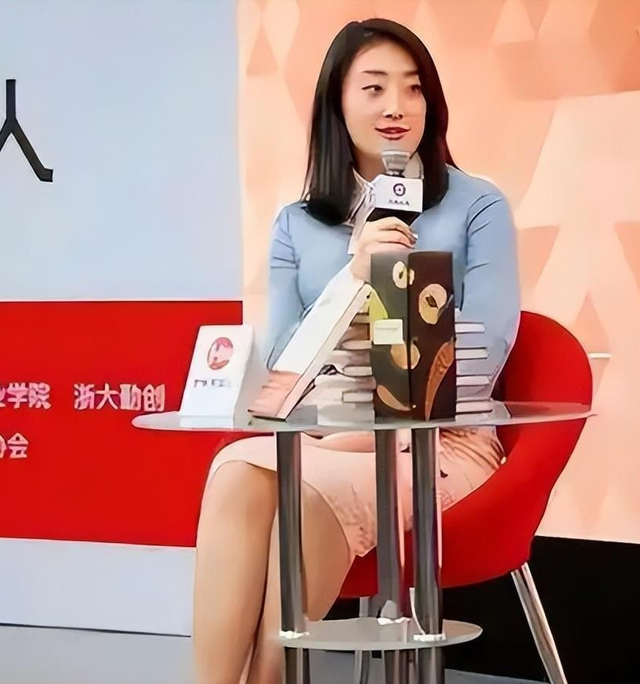 宗馥莉首度回应娃哈哈风波，三句话表明立场，杜建英宗泽后应愧疚