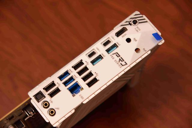 关公战秦琼！哪个游戏强？RX9070GRE和RTX5060TI对比实测！