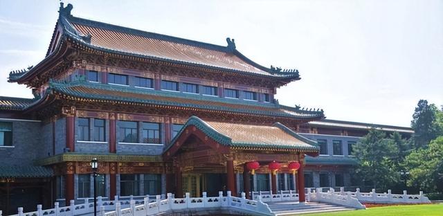 钓鱼台国宾馆住一晚要多少钱？据说24小时武警守卫，是真的吗？