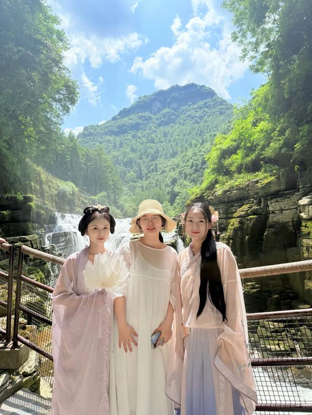 仙侠NPC溶洞迎宾，夷水丽川歌舞醉人！60余位文旅大咖踩线腾龙洞