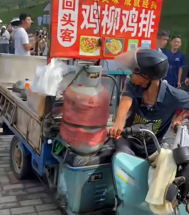 谁“吃”掉了鸡排哥的情绪价值