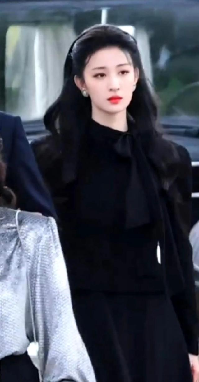 “颜值即正义”？这张脸背后的成功密码