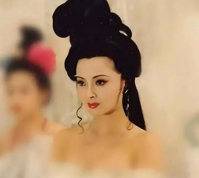 杨玉环晚上睡觉有个坏习惯，一般人都难以忍受，唐玄宗却十分享受