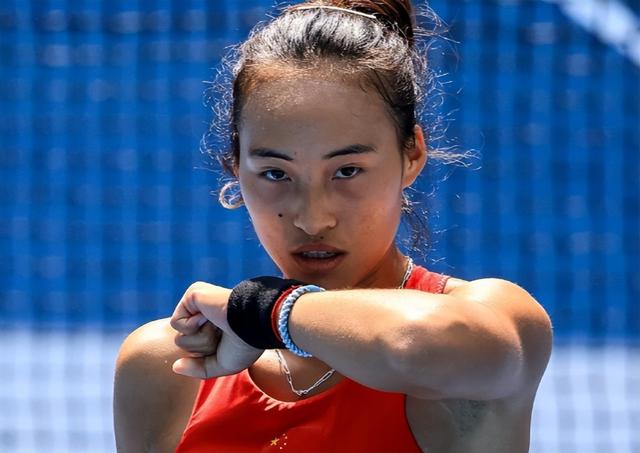 连续退赛80天，郑钦文再破天花板，让李娜和整个网坛“沉默”了