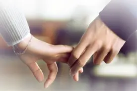 触动灵魂的邂逅：男女间哪些亲密接触让人心动？图片