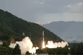 为中国航天点赞！我国成功发射一箭四星，一天成功发射10颗卫星图片