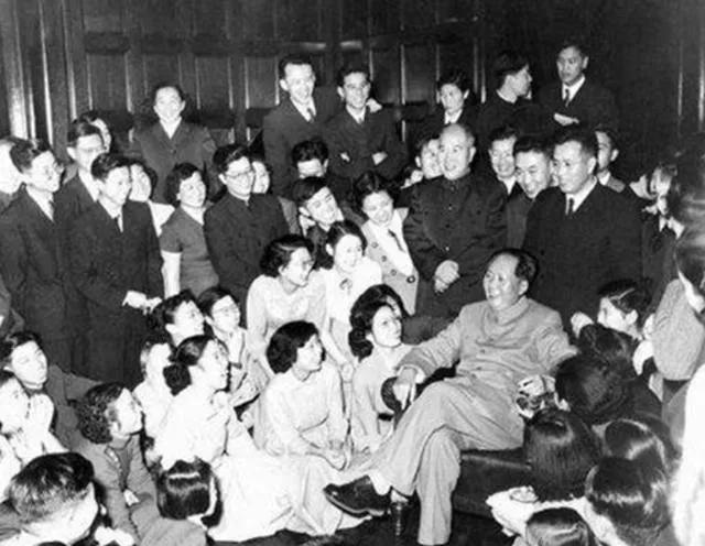 1942年，14岁李鹏遇见毛泽东，说了一句话让主席惊讶：要重点培养