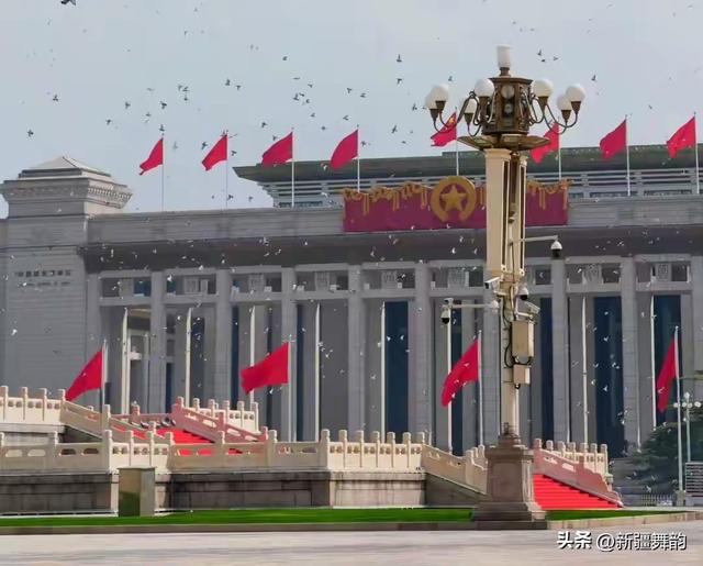 国庆人潮如织昼夜，你的心是否迷失在追逐的热闹风景里了呢？