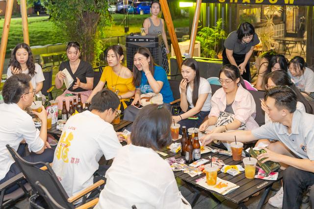 图集｜友趣星期六，微醺电影夜！周末解锁社交新姿势