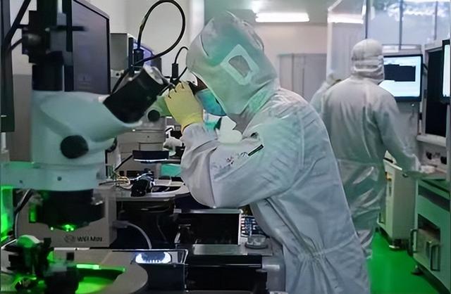 光刻机巨头开始慌了	，中国造不成光刻机，但是要造一个光刻工厂！