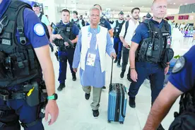 84岁尤努斯“临时”领导孟加拉国图片