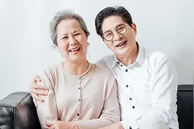 老人身上有一股怪味难闻？建议55岁后，远离3个习惯，老了或没味图片