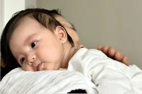 宝宝吃奶后要不要拍嗝？几个月就不用拍？怎么拍？这里全解答！图片