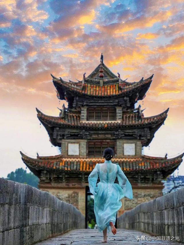 云南建水——千年临安古城 ：中国最后一座活着的古城！