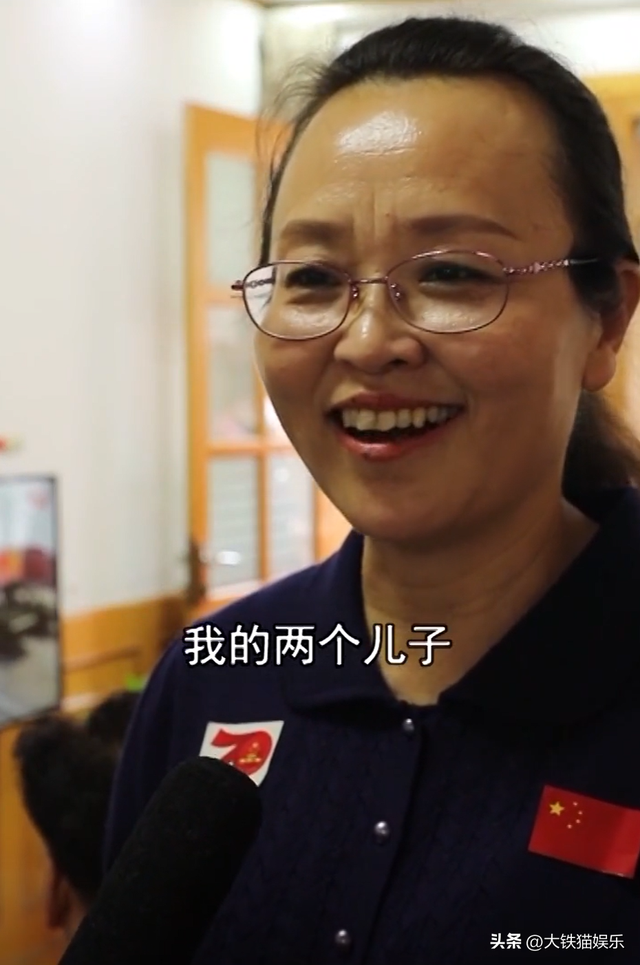 九三阅兵后，3对双胞胎兵哥哥火了，这么优秀的儿子爸妈竟有两个