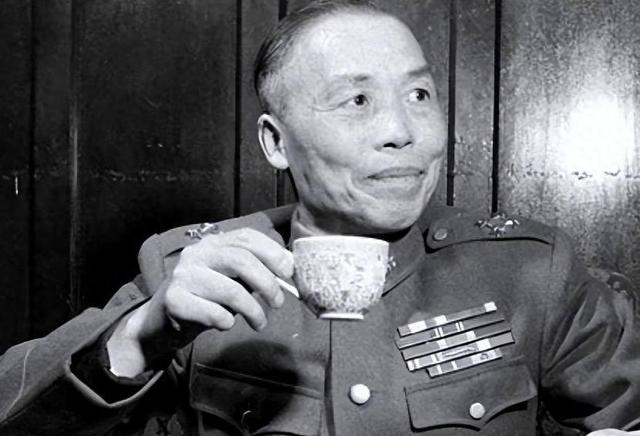 65年李宗仁携妻回国，当众向毛主席索要副国级职位，主席4字回应