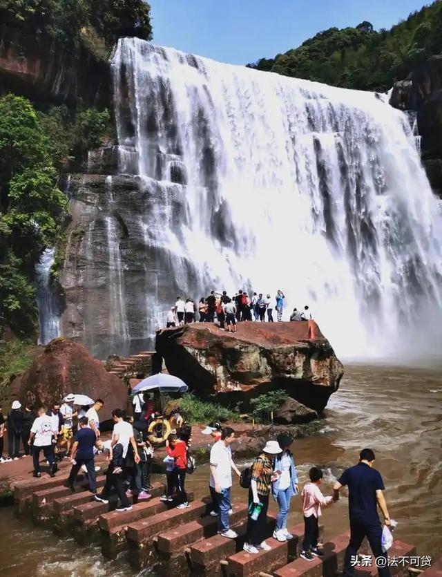 人山人海只看不买，年轻人报复性白嫖，景区赚不到钱了？