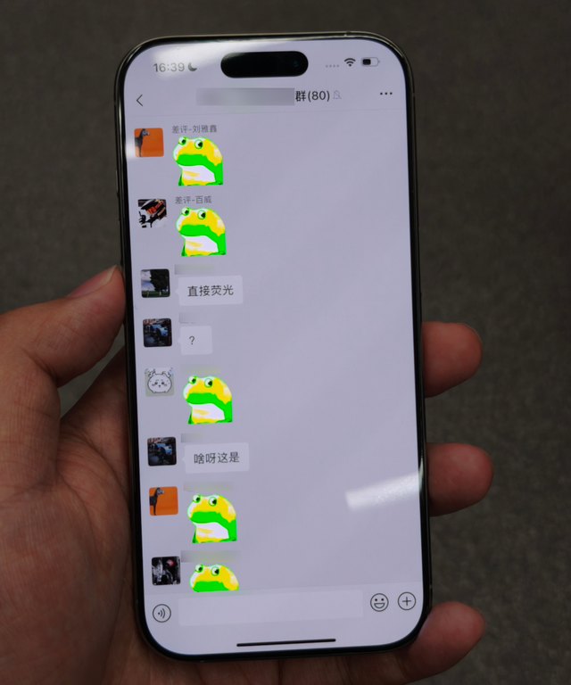 iPhone用户被表情包闪瞎，这事得赖微信