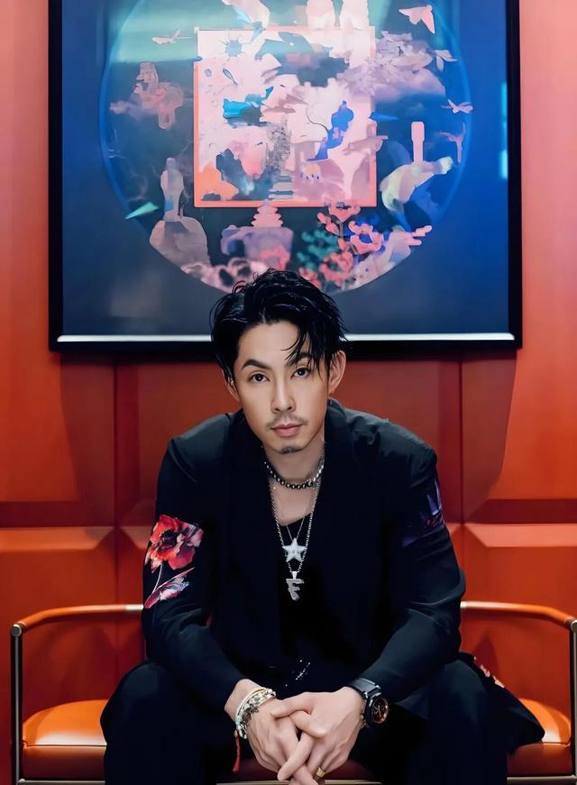 顶流男团，终于撕破脸了