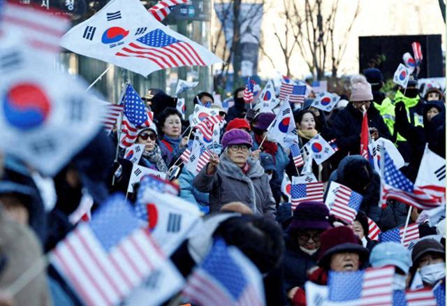 李在明终于回应了：登机访美前，下令韩国警方务必给中国一个说法