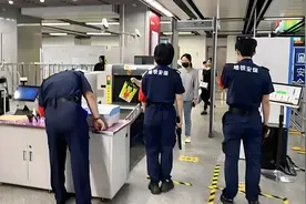 注意！即日起，充电宝“坐”地铁需检查，超过100Wh以上禁止进站图片