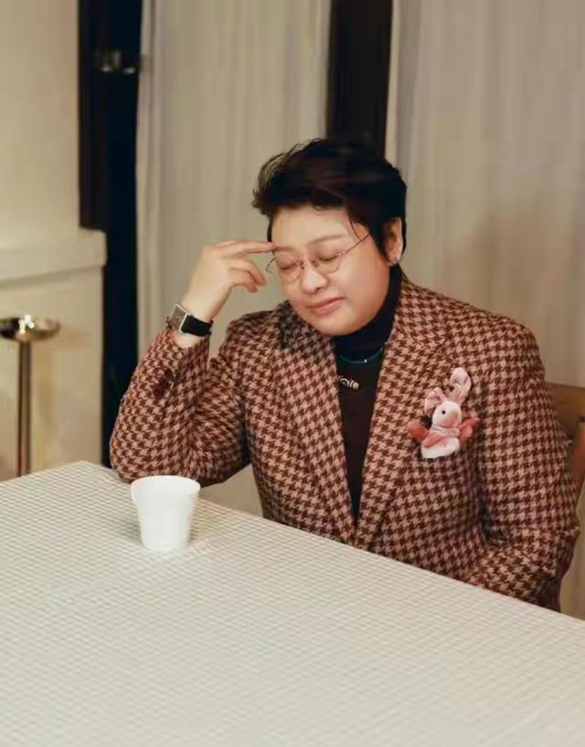 天哪，韩红变化太大了！打扮得真好看，美得我都差点没认出来。