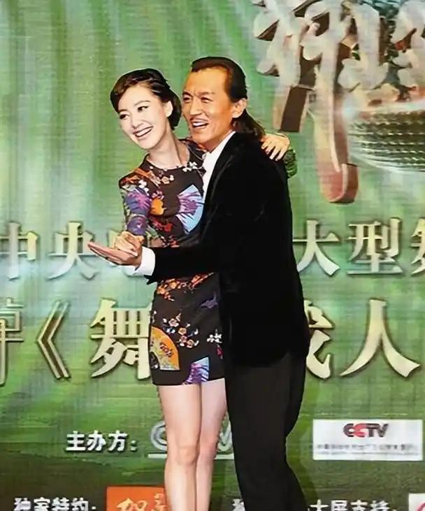 讨好大佬，陪睡上位，遭央视“开除”，她身上的标签哪个才是真的