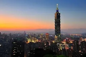 美国正发起“弃台论”！台湾经济状况几近崩溃，台湾民众还认不清图片