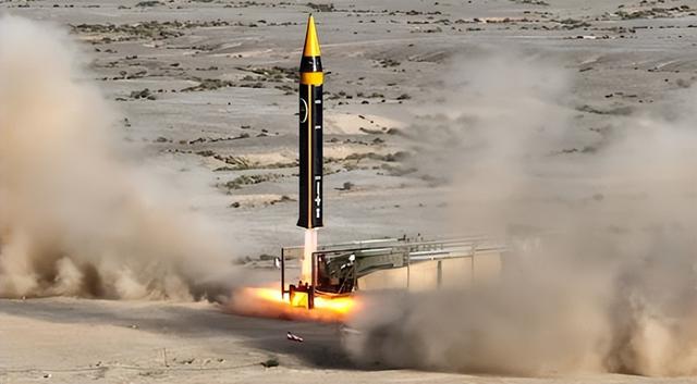 伊朗试射新型导弹，射程超过一万公里，技术突破可覆盖欧美