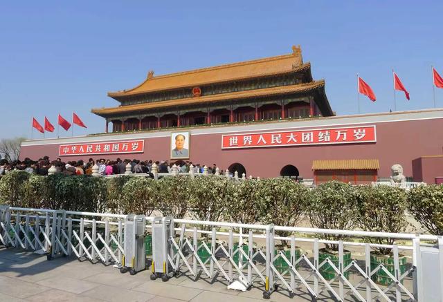 天安门悬挂的为啥不是毛主席的照片,反倒是要挂主席的画像?