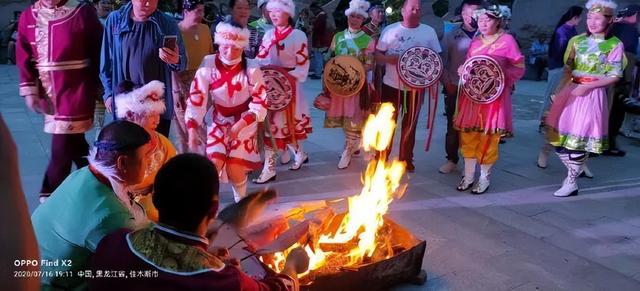 东北这条封神边境路，接下来1个月绚烂如画，串联中国最极致的秋