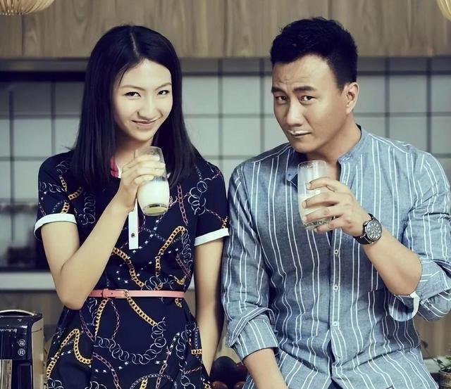 原来他们是夫妻，《归队》他又火了，和老婆因戏生情儿女双全