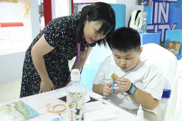 多图刷屏！欢迎来玩！国际数博会、全民阅读大会第二日人气飙升