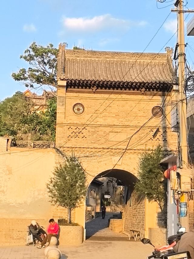 开车路过潼关，要不是路边肉夹馍店的诱惑，差点错失这处旅游美景