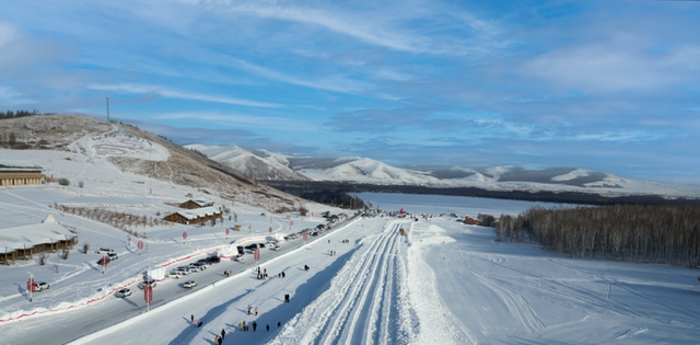 呼伦贝尔市第七届冰雪日暨牙克石凤凰山冰糖葫芦冰雪艺术季系列活动盛大启幕！
