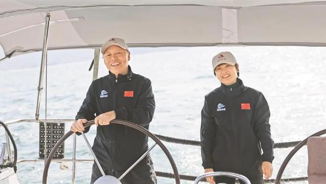 “再不疯狂就老了！”患癌后他带着妻子开帆船环游世界，这才是真正的治愈之旅