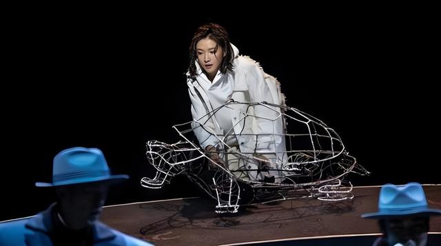 因长得太漂亮被导演狂追，却因拒绝追求无戏可拍，今搭档胡歌走红