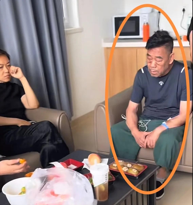 杨少华刚头七！杨伦后脚住院，恶心一幕出现，杨议探望嘴欠遭声讨