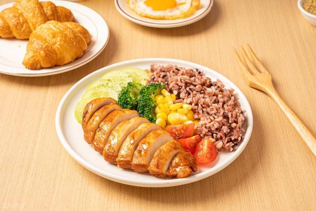为了留住肌肉、对抗肌肉流失，吃对蛋白质很重要