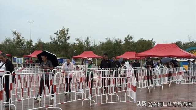 【情满双节游东营】黄河口生态旅游区游人如织，沉浸式体验国庆氛围