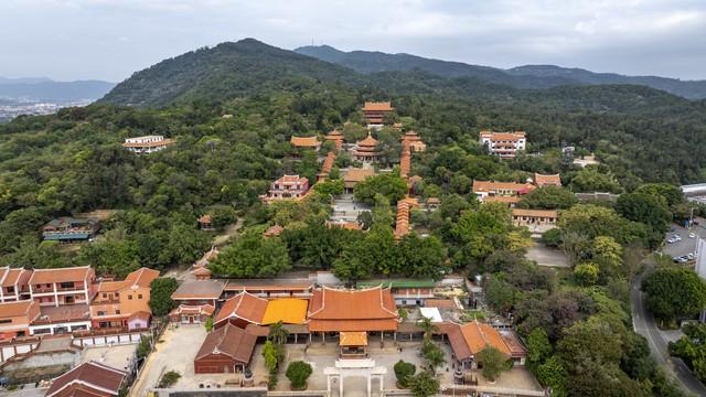 福建深秋封神路线！红叶燃山、银杏铺金，古寺藏着最暖秋韵！