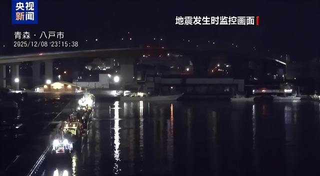 天灾还没完，中国突然传回俩噩耗，高市的脸上，第一次出现了慌张