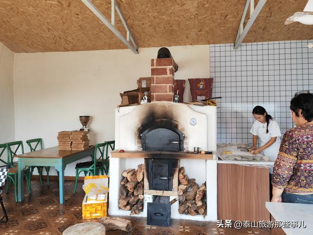 泰安：它是一个新开业创意街区，距红门 2 公里，汇集16 个特色摊位