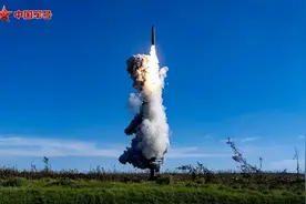 中国洲际导弹从关岛美军头顶掠过，打出上万公里的东风露出真容图片